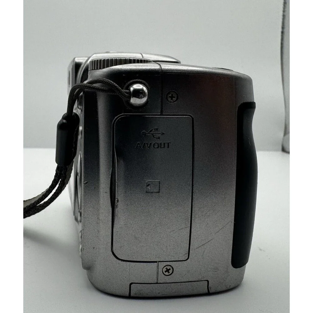 Kodak EasyShare Digital Camera Z700 4.0 MP 5x Optical Zoom Untested No Battery